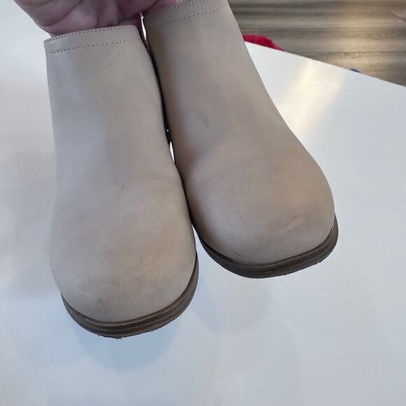 Evsie Girls Perforated Ankle Boot - Picture 2 of 7